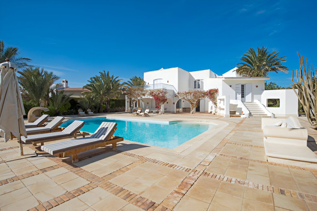 travertine pavers around a pool